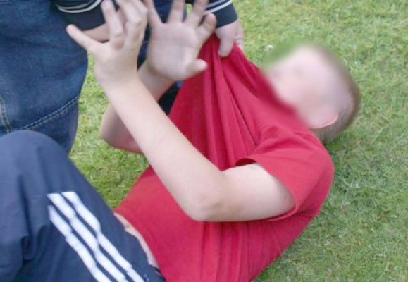 Workshop despre violenţa în şcoli, organizat de Universitatea 